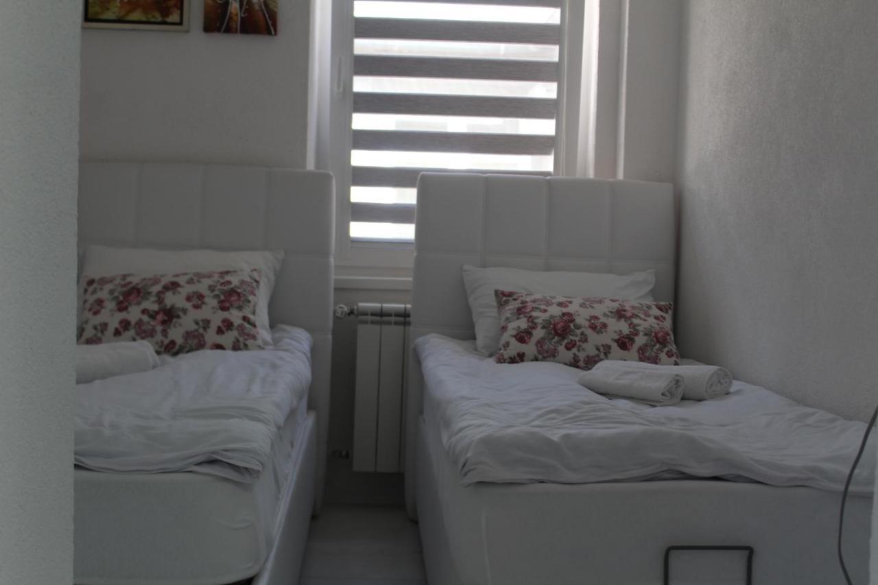 Red Apartment سراييفو المظهر الخارجي الصورة