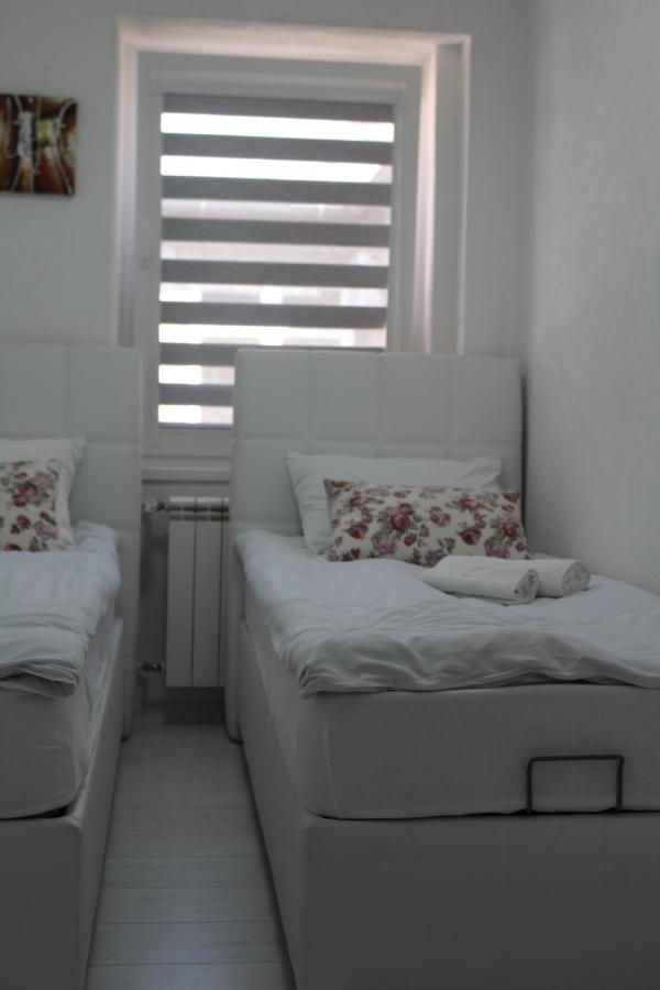 Red Apartment سراييفو المظهر الخارجي الصورة