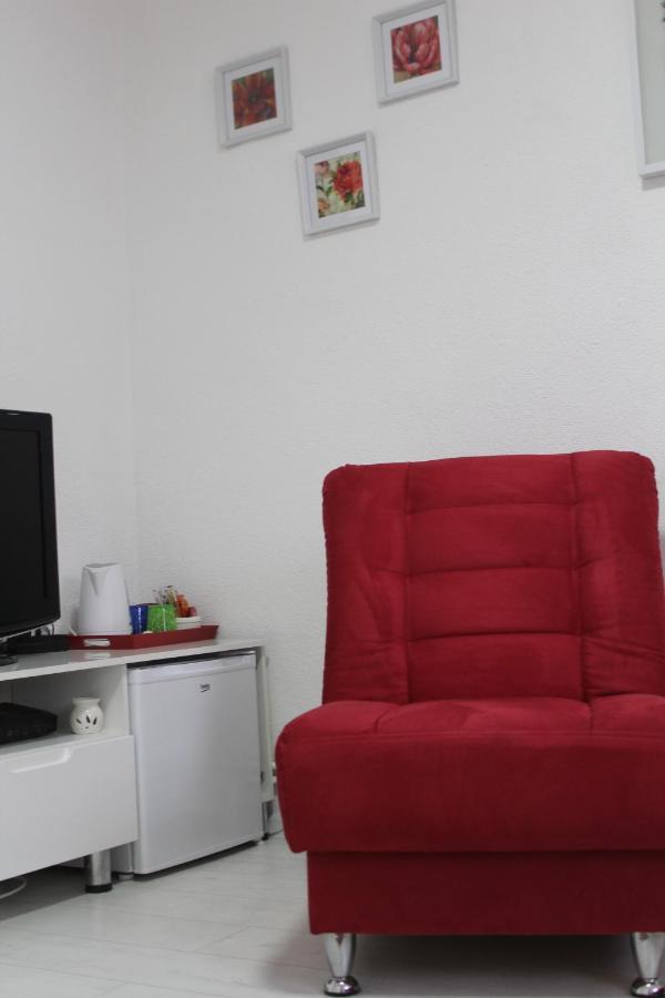 Red Apartment سراييفو المظهر الخارجي الصورة